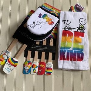 Peanuts: rainbow theme 4 piece kitchen bundle set